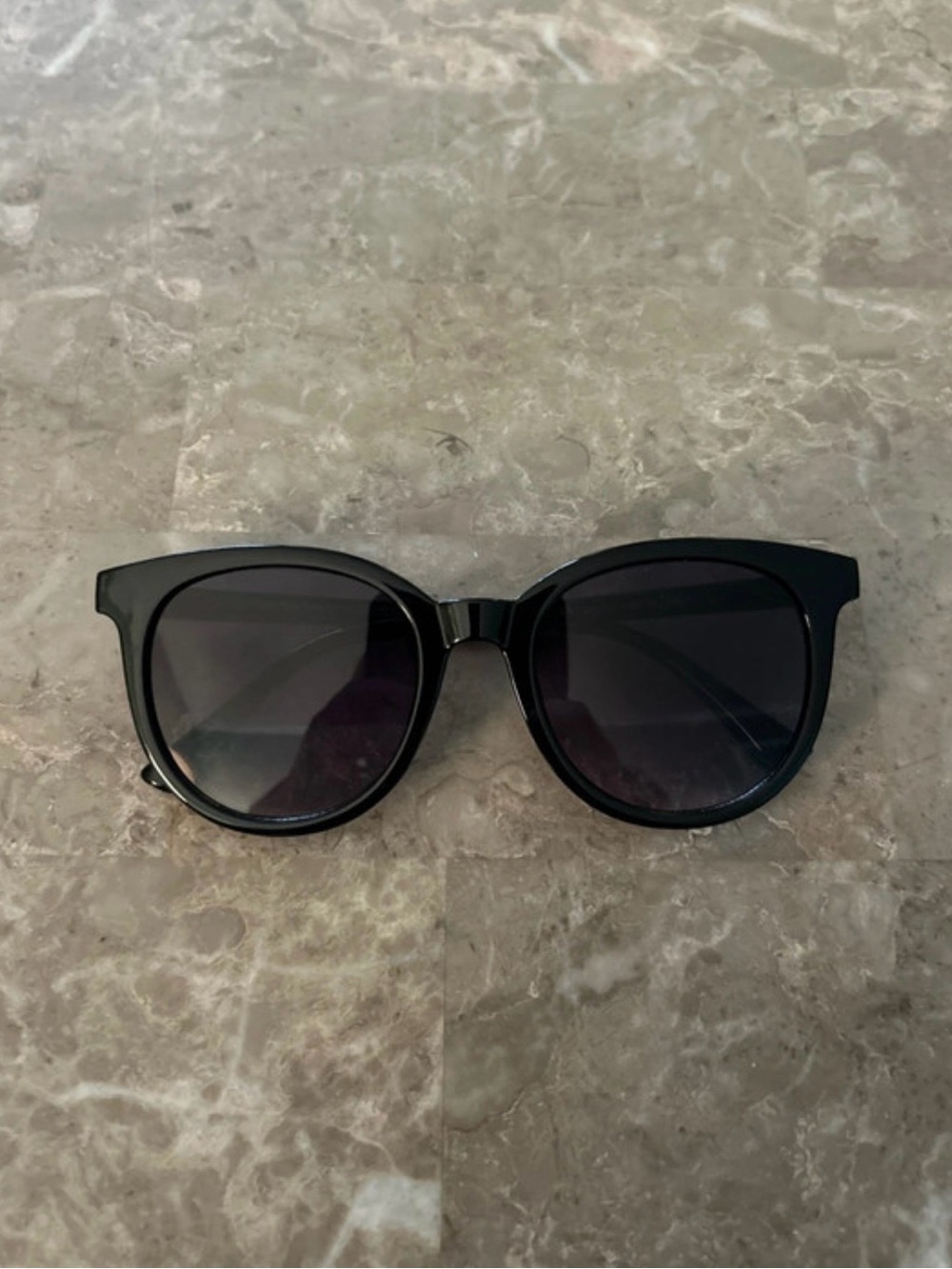 Women’s Black Cat-Eye Sunglasses - Stylish UV Shield
